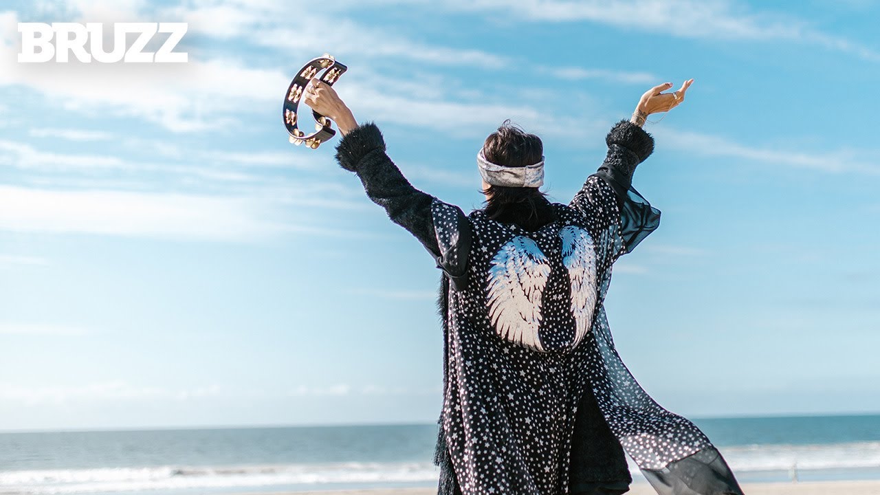 Here's why you should do yoga in water | BRUZZ International