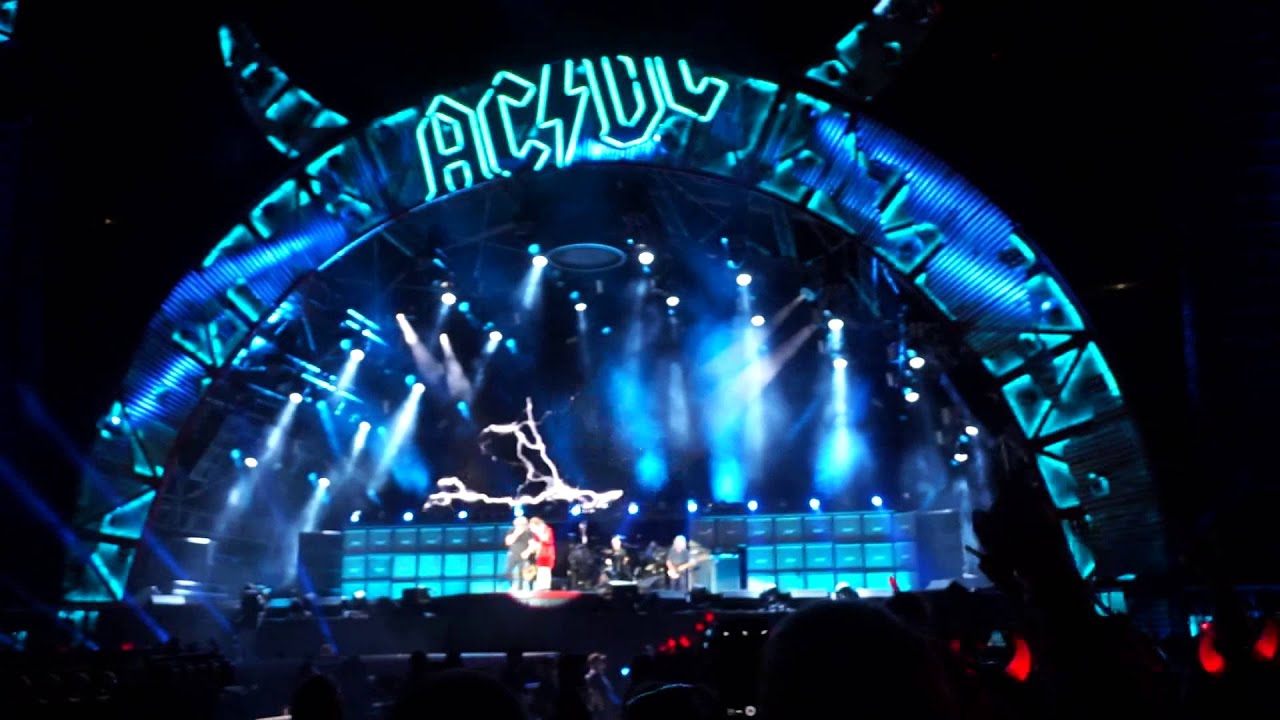 AC/DC - Thunderstruck - LIVE @ MetLife Stadium (08/26/2015) - YouTube