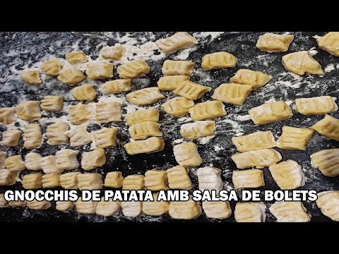 Vídeo: Com Cuinar Costelles De Patata Amb Salsa De Bolets