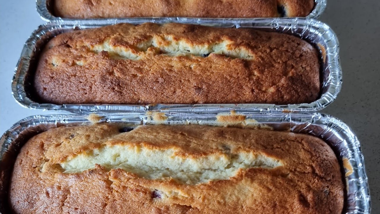 Budín de limón y frutos rojos