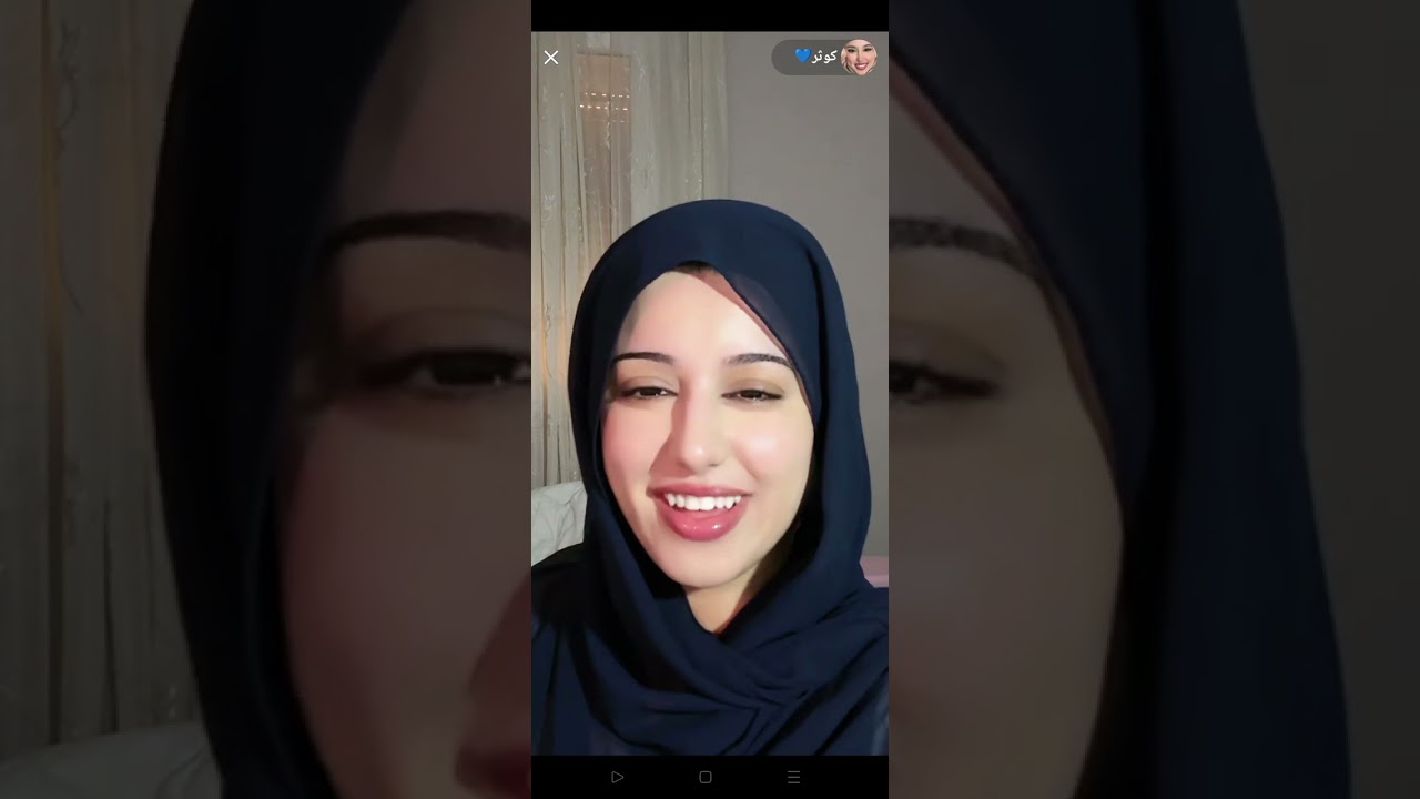 أحلا شفايف يتحدث ونظرات تجنن 