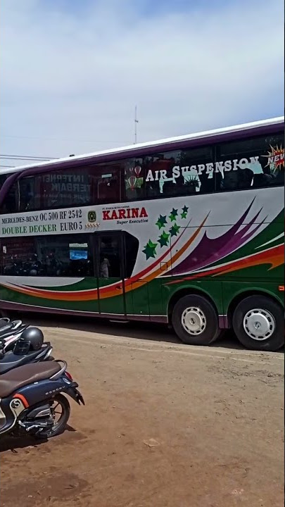 Bus tingkat karina