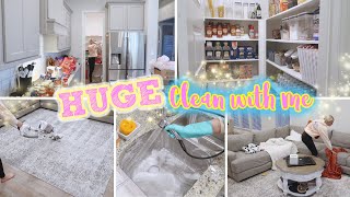 HUGE PANTRY ORGANIZATION//DECLUTTER AND CLEAN WITH ME :)