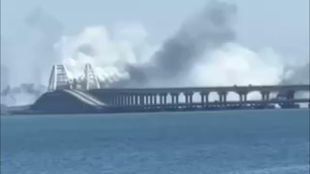 Крымский мост 2023. Дымовая завеса крымский мост. Крымский мост сейчас. Крымский мост обстрел 2024. Атака на крымский мост.