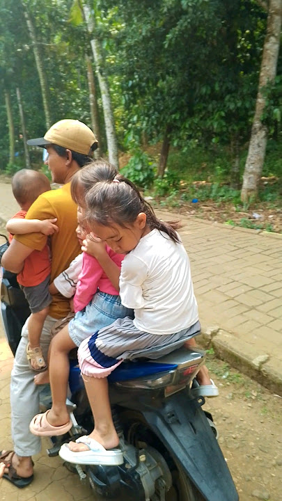 ayah pulang langsung di serbu para bocill😆