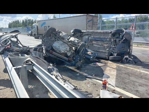 Фура снесла 4 болида и убила пилота. Real video