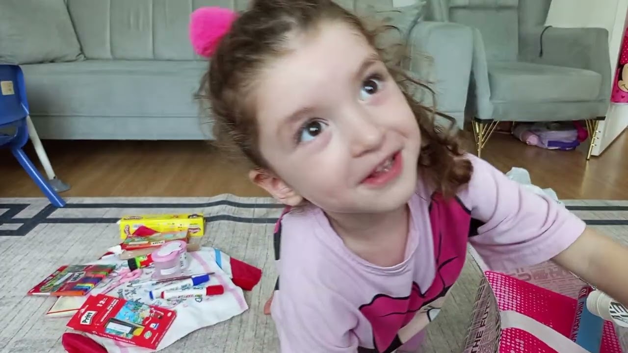 Merhaba arkadaşlar zeynep anasınıfına başladı eksiklerini aldık ve aldıklarımıZı sizede çektik. 