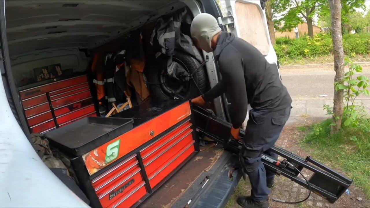Mobile Mechanic. Onsite Clutch Repair Vlog.