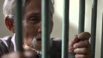 Clip cảm động về ông già nhặt rác người Thái lan