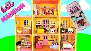 Dolls and Punk Boi Move into Mansion House