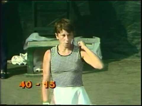 Chrissie tied Maureen Connolly's record of 3 US Open crowns in a row with this win over Wendy 'The Rabbit' Turnbull in 1977. She went on to break the record, winning 4 in a row, and then a record 6 out of 8 years from 1975-1982. The match was gamely contested by Turnbull, who later became Evert's most regular doubles partner in the 80s. We cut the the highlights a bit short in order to include the feature CBS aired about Little Mo Connolly after the match.