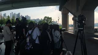 20250709 노을지는 한강 잠실한강공원 잠실대교 아래 걸그룹 《영파씨 한강 버스킹》공연 준비중 ^^
