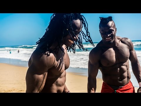 Bêtes africaines Alseny et Sekou @ Huntington Beach avec projet Strength