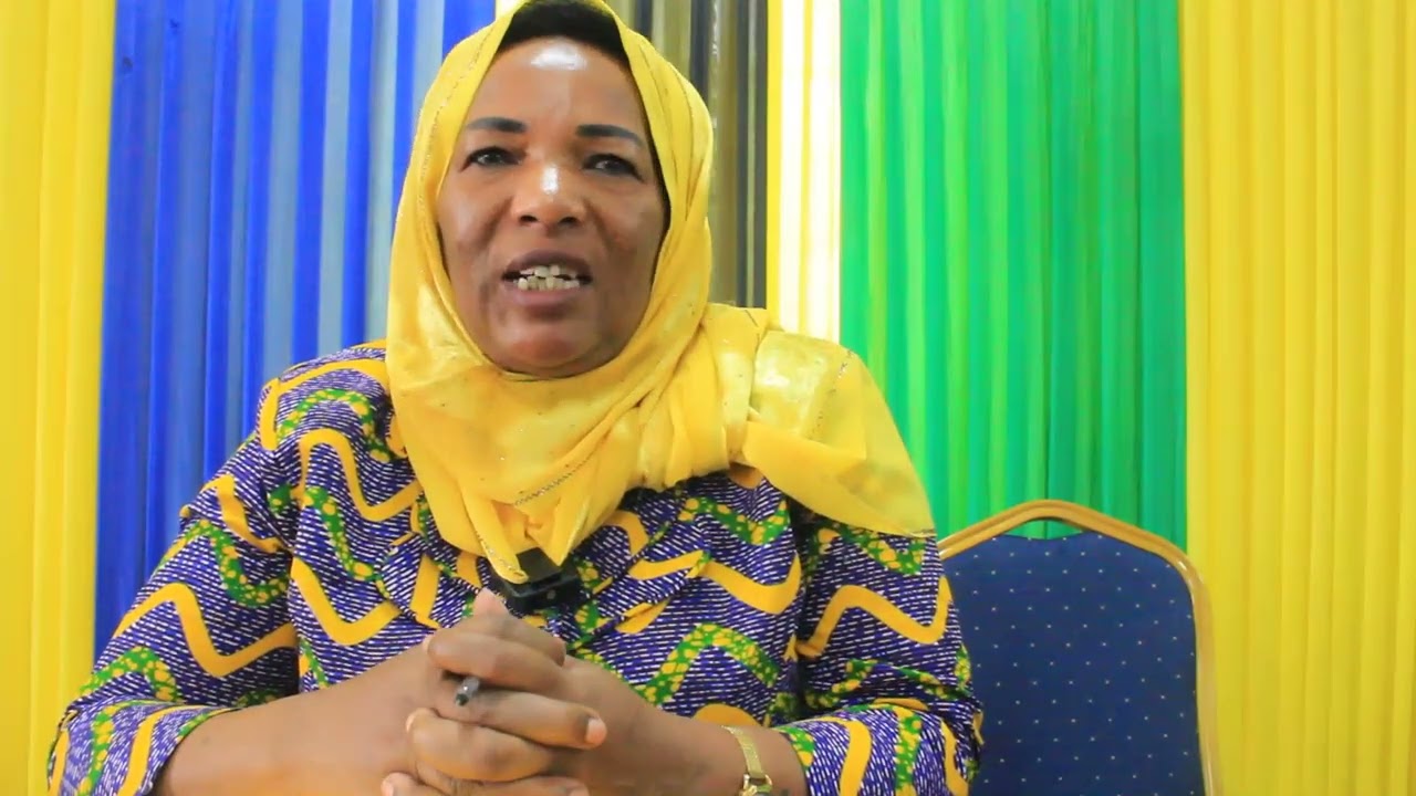 MBUNGE WA SINGIDA MJINI AWAITA WANAWAKE  KONGAMANO LA WANAWAKE SINGIDA MJINI