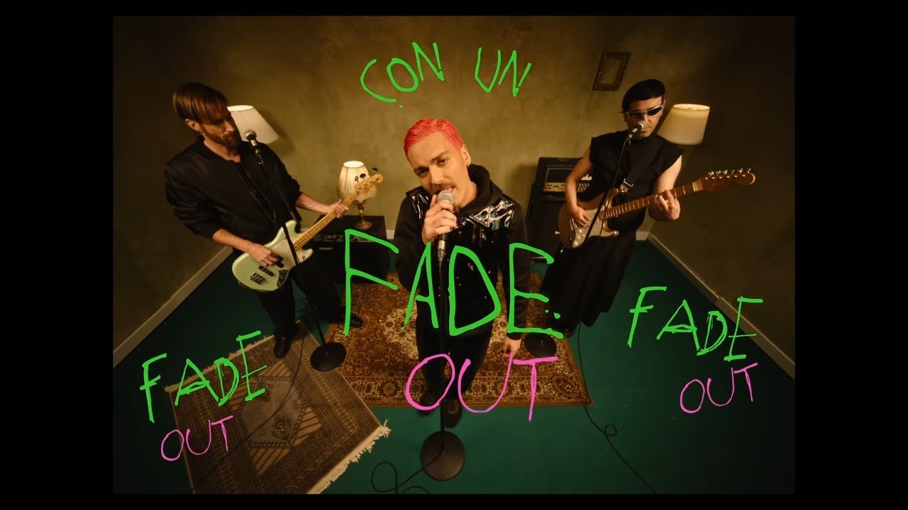 Ver Miss Caffeina - Fade out (Lyric video oficial) no YouTube