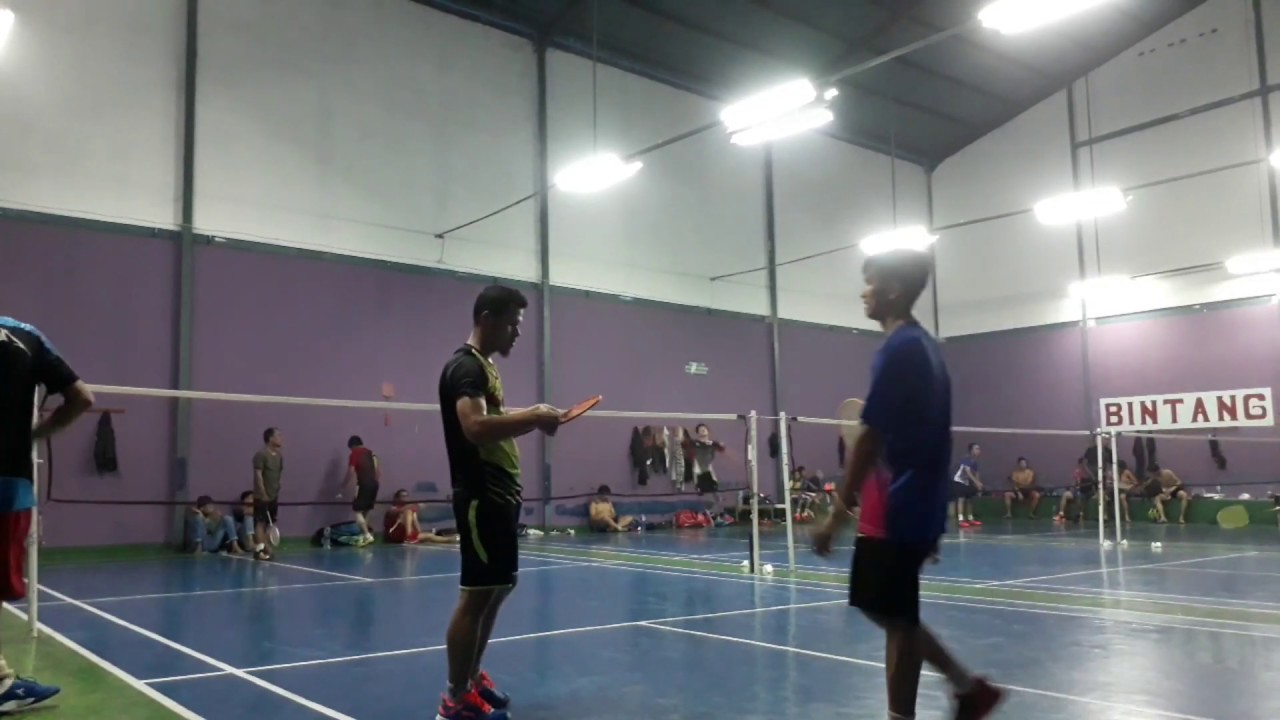Pertandingan Badminton (Taruhan Minuman) - YouTube