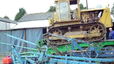 Caterpillar D7 3T Unloading