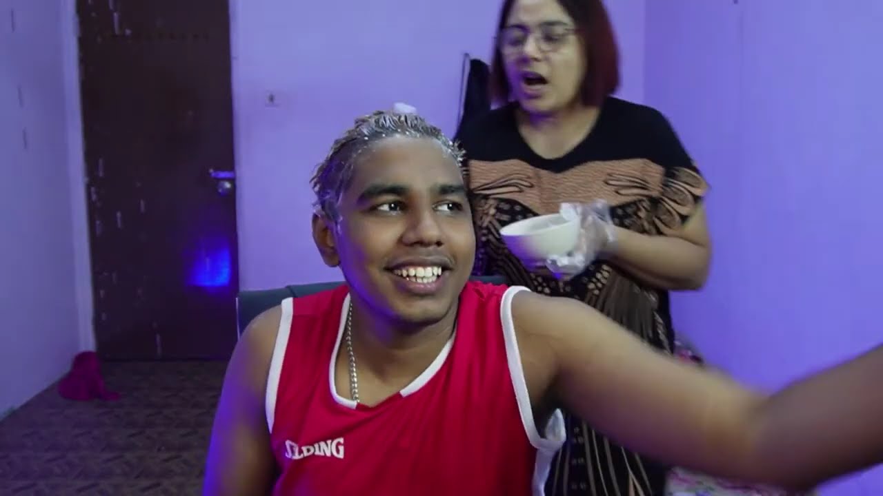 ကျွန်တော် အမေနဲ့ အတူတူ ဆံပင်ဆေးဆိုးမယ်