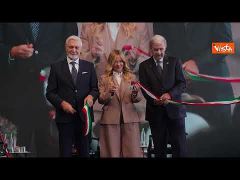 Video Meloni taglia nastro al Salone Nautico di Genova, poi selfie e strette di mano tra gli stand