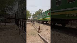 38Dn Fareed Express Approaching  At Arifwala Railway Station