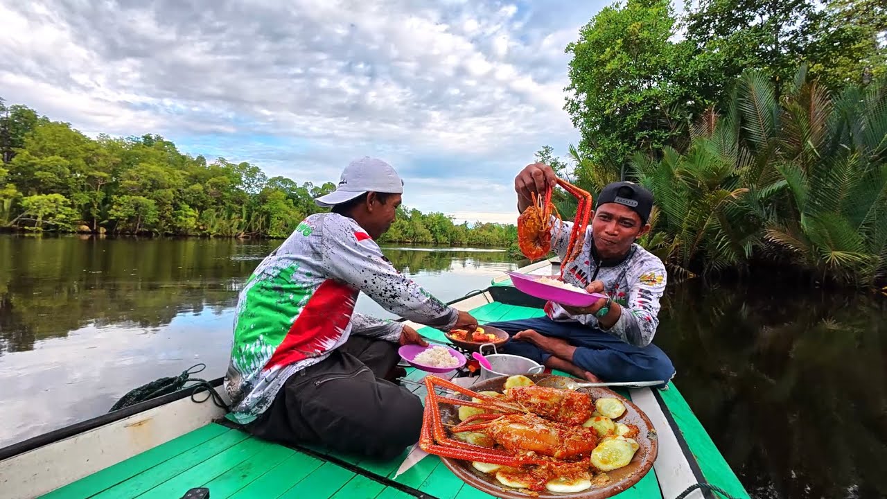 Kami mendapatkan udang yang sangat besar saat memancing dan memasaknya menjadi menu istimewa.