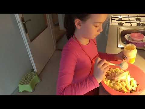 Video: Vaření Letního Karfiolového Salátu S Kuřecím Masem