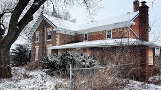 ABANDONED 1830s historic farmhouse forgotten in the woods!