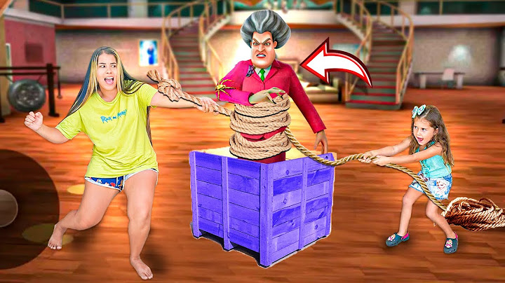 EU E MINHA IRMÃZINHA FIZEMOS ARMADILHAS PARA A PROFESSORA MALVADA!