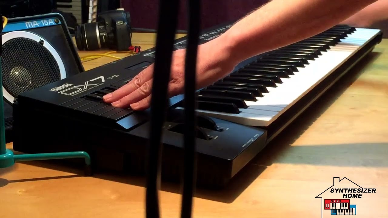 YAMAHA DX7IID (1987) - YouTube