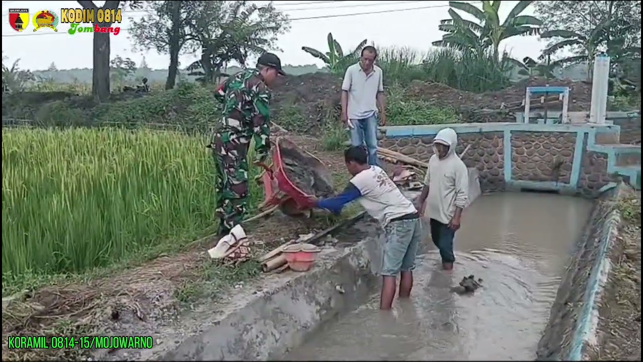 Karya Bakti TNI Pembuatan Saluran Irigasi sawah Desa Mojowangi Kecamatan Mojowarno 