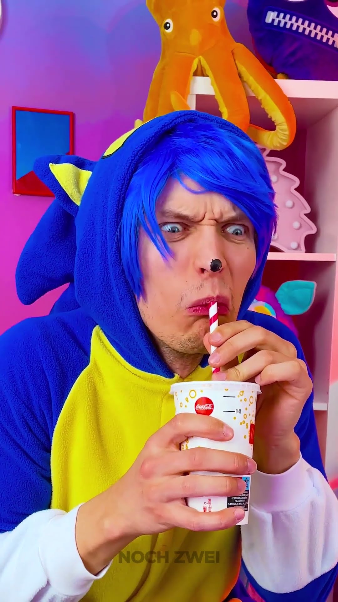 COCA-COLA MIT EINEM DREH 🥤😝 Ein Scherz wird würzig! #shorts - YouTube