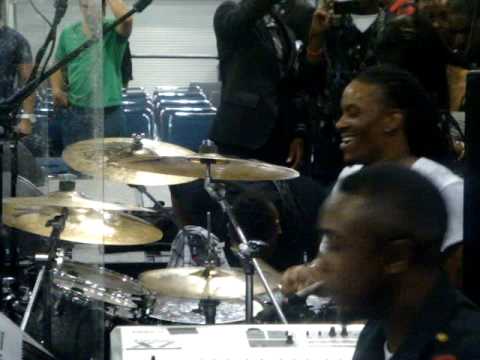 john-p.-kee's-band-@-c.o.g.i.c.-aim-convention-2010-pt.-2