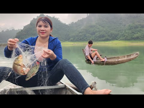 The lake rises the girl and the fishermen to the fishing lake.