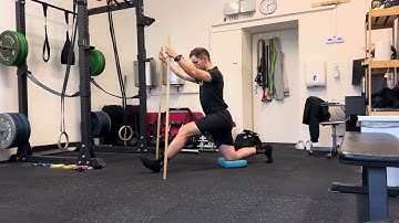 Hamstring stretch (1/2 kneeling + pelvic tilt)