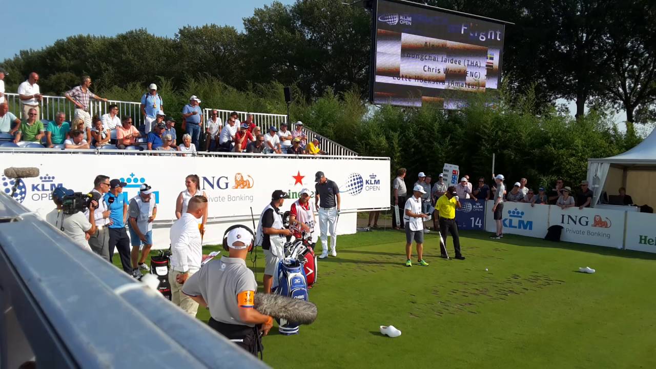 Lotte Hoekstra tijdens Beat The Pro tijdens het KLM Open 2016