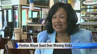 Pontiac mayor sued over missing sinks