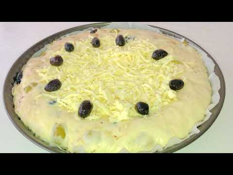 un-bon-pain-maison-aux-olives,-l'ail-et-au-fromage-sans-pétrissage