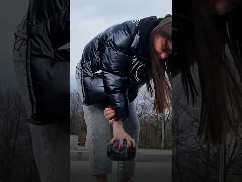 Дзюдоистка пробует челлендж на улице (полный ролик на канале) #спорт #челлендж #пранк