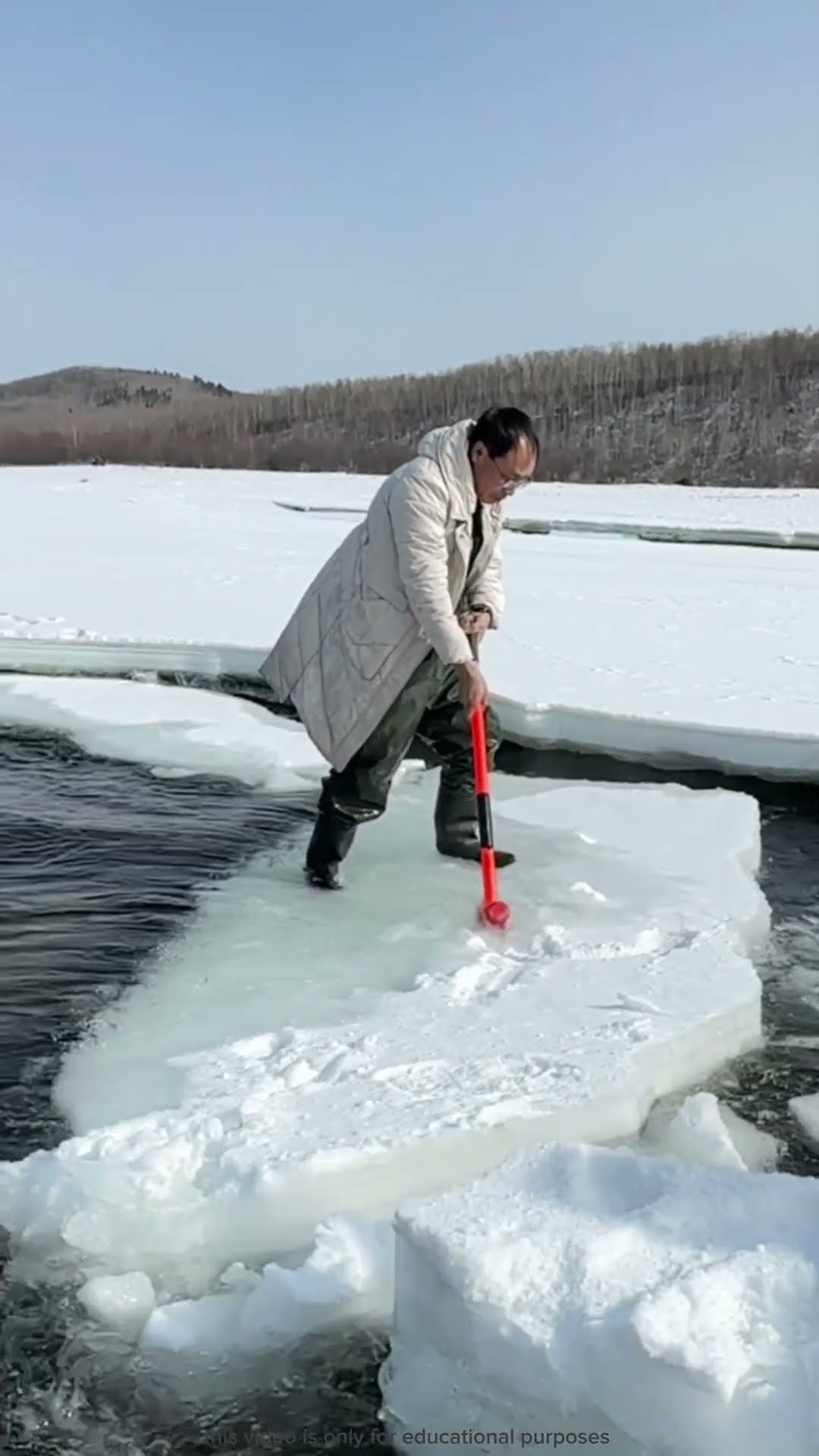 this man broke ice with hammer #shortsvideo
