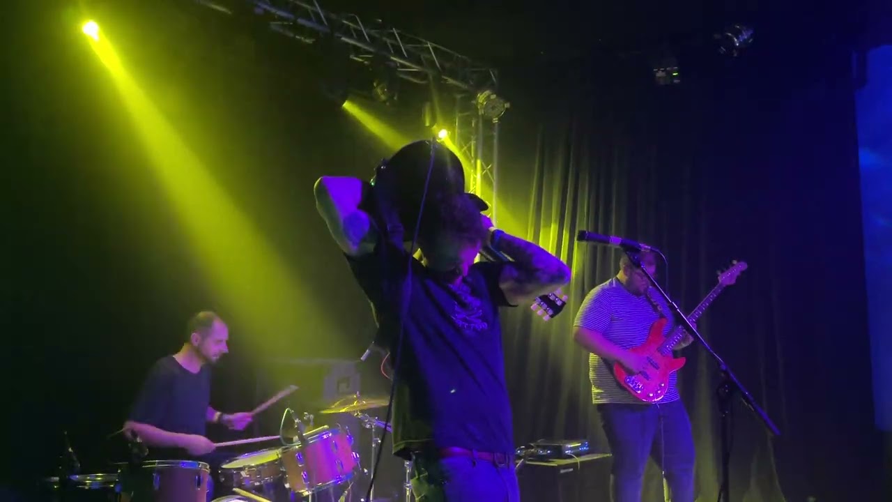 Swallow the Sky plus encore Possession in Session