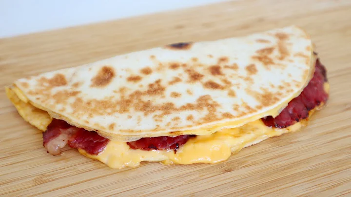 MAKE THIS FOR BREAKFAST! EASY BACON, EGG, & CHEESE TORTILLA WRAP