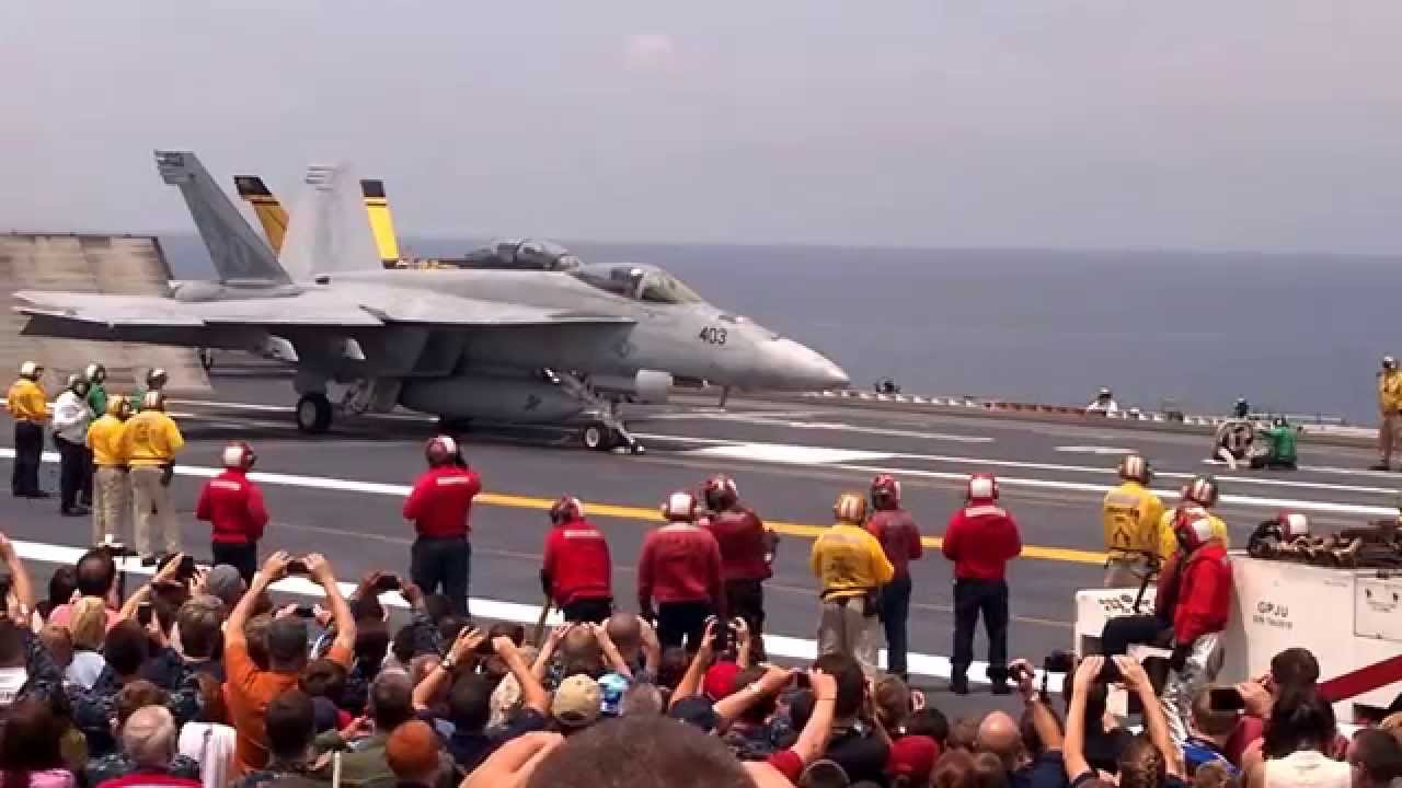 Family Day 2014 USS Harry S Truman (CVN-75) - F18 launch