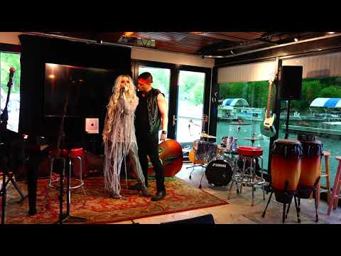 Michelle Rose and POEM KING, live performance of 'Ghosted'