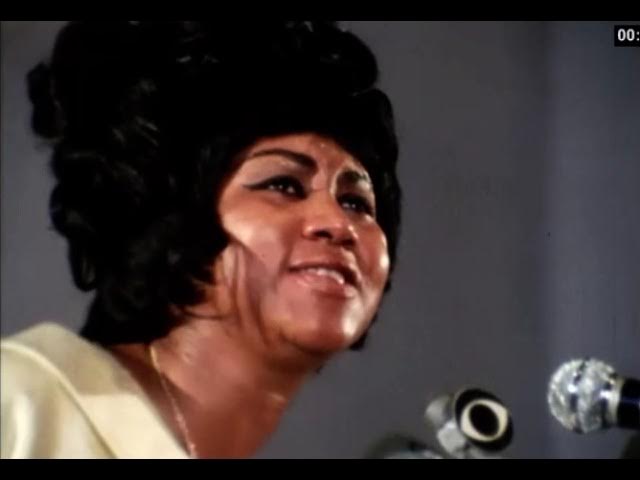 Aretha Franklin - Precious Lord  at Martin Luther king. Jr memorial (HD QUALITY)