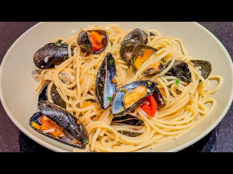 Spaghetti with blue mussels