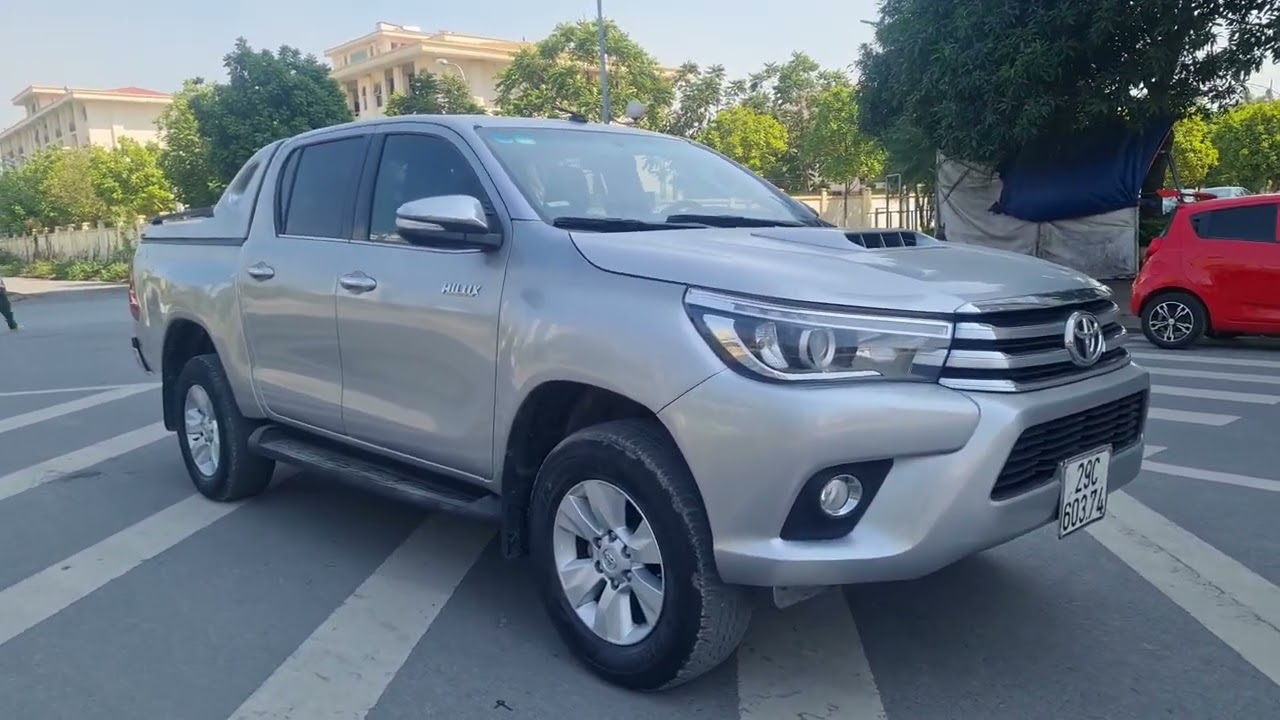 bán Toyota hilux sản suất 2015 số tự động máy dầu 2 cầu. giá LH em lợi 0986265090