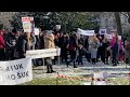 Protest ispred Vlade KS: "Ministar i Uk, daju samo šuk" (VIDEO)