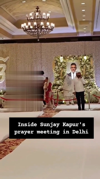 Karisma Kapoor Breaks Down in Tears at Sunjay Kapur's Prayer Meet💔