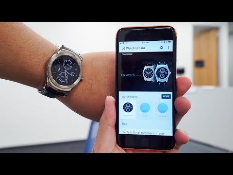 Android Wear on iOS: It's finally here!