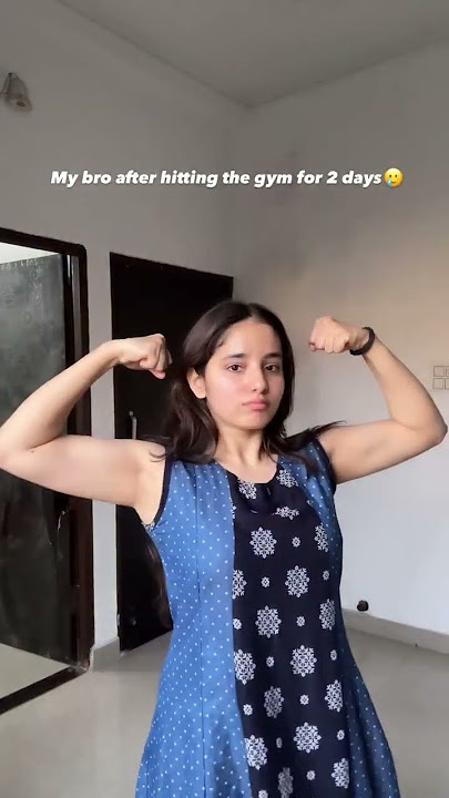 Indian Aunty Showing Biceps with Beautiful clean Shaved Armpit, Bhabi underarm #aisselles #armpit